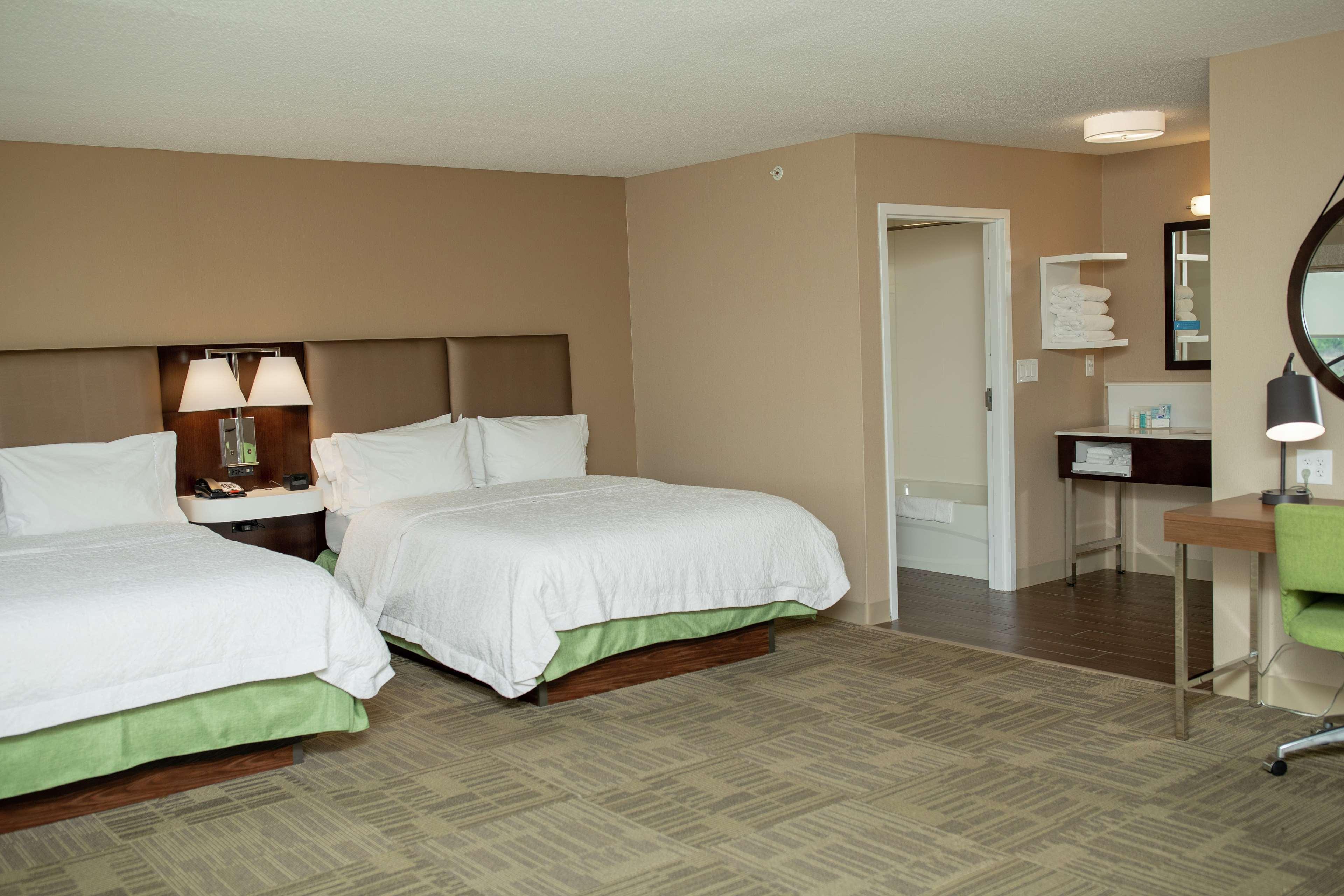 Hampton Inn Commerce/Novi Exterior photo