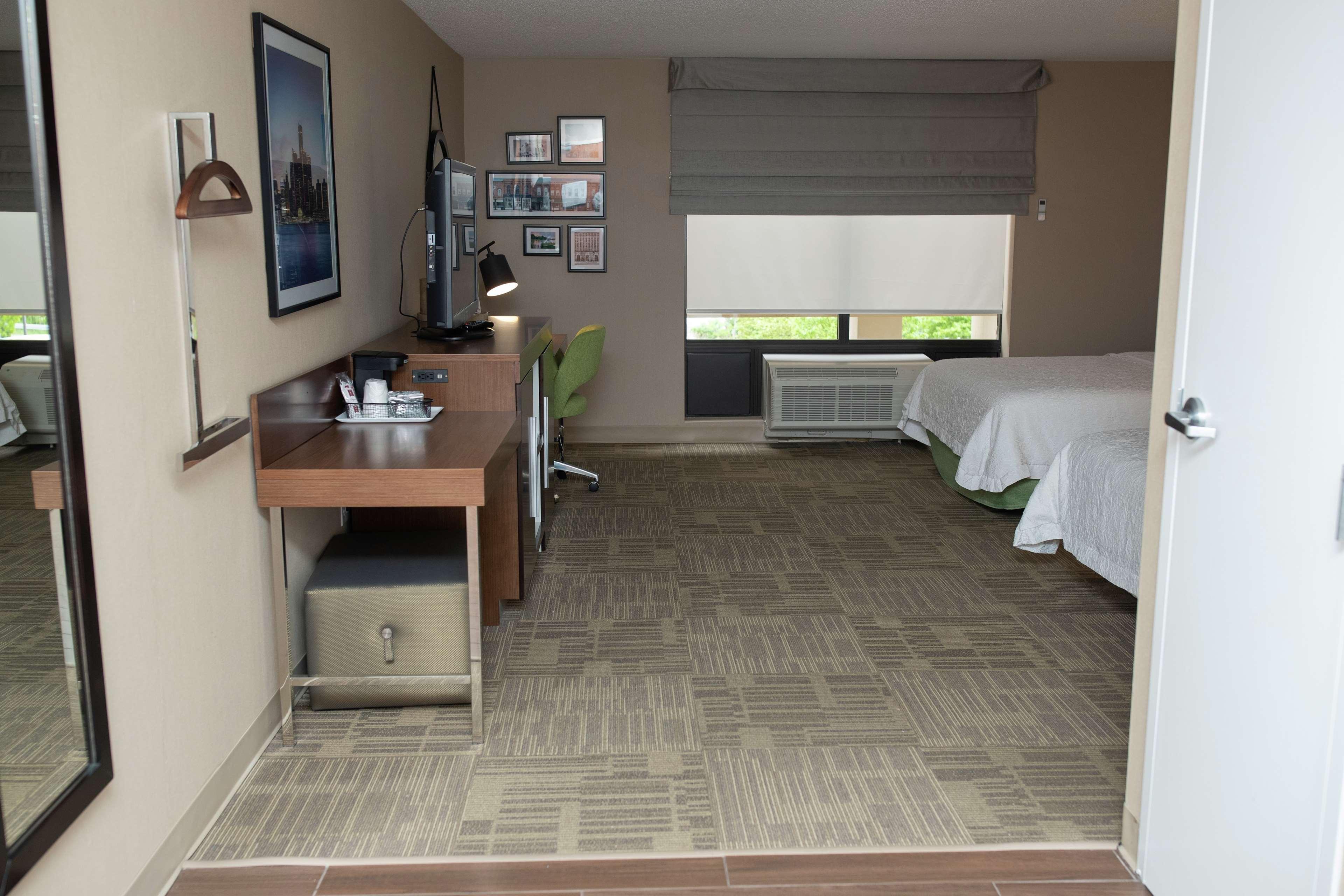 Hampton Inn Commerce/Novi Exterior photo