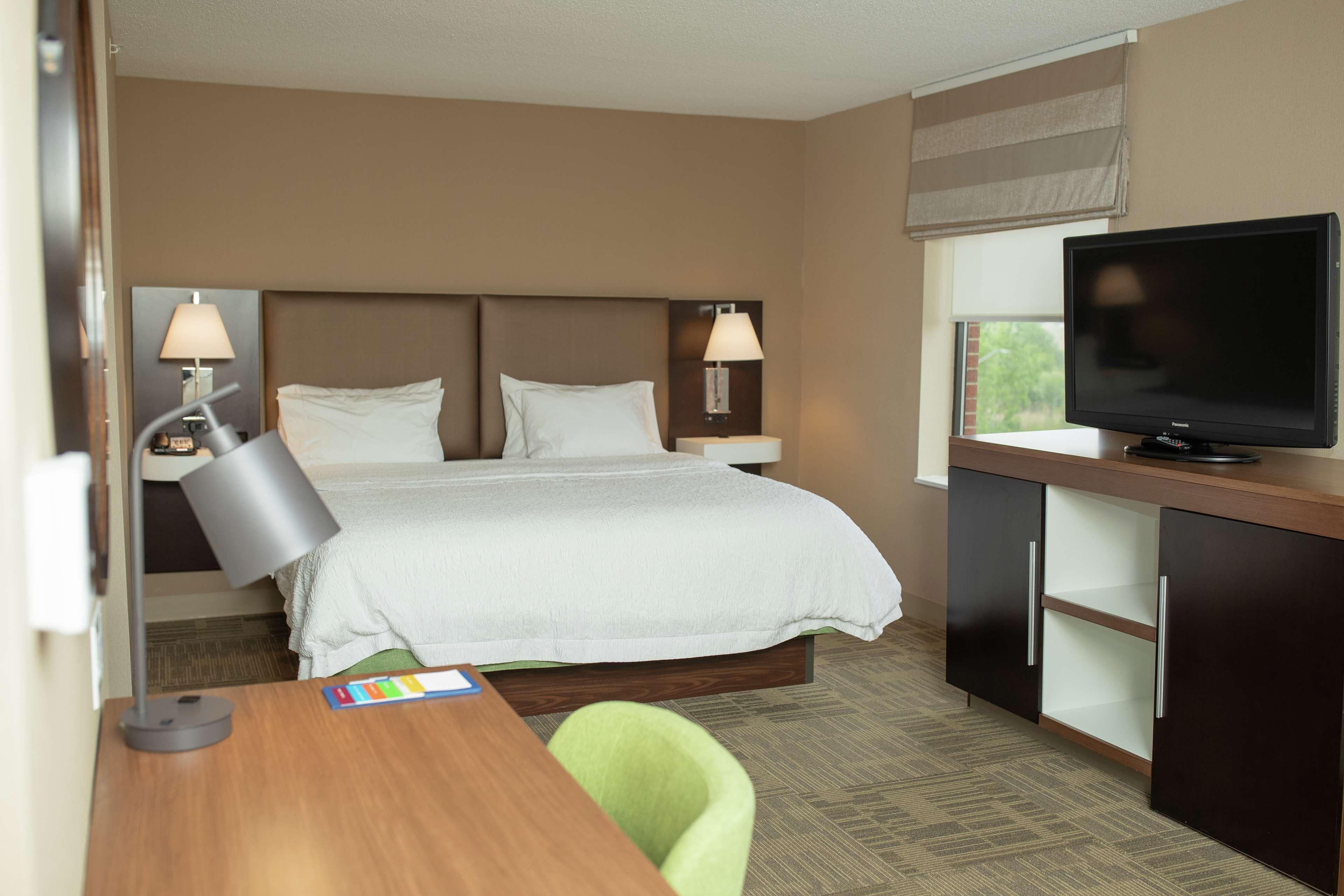 Hampton Inn Commerce/Novi Exterior photo