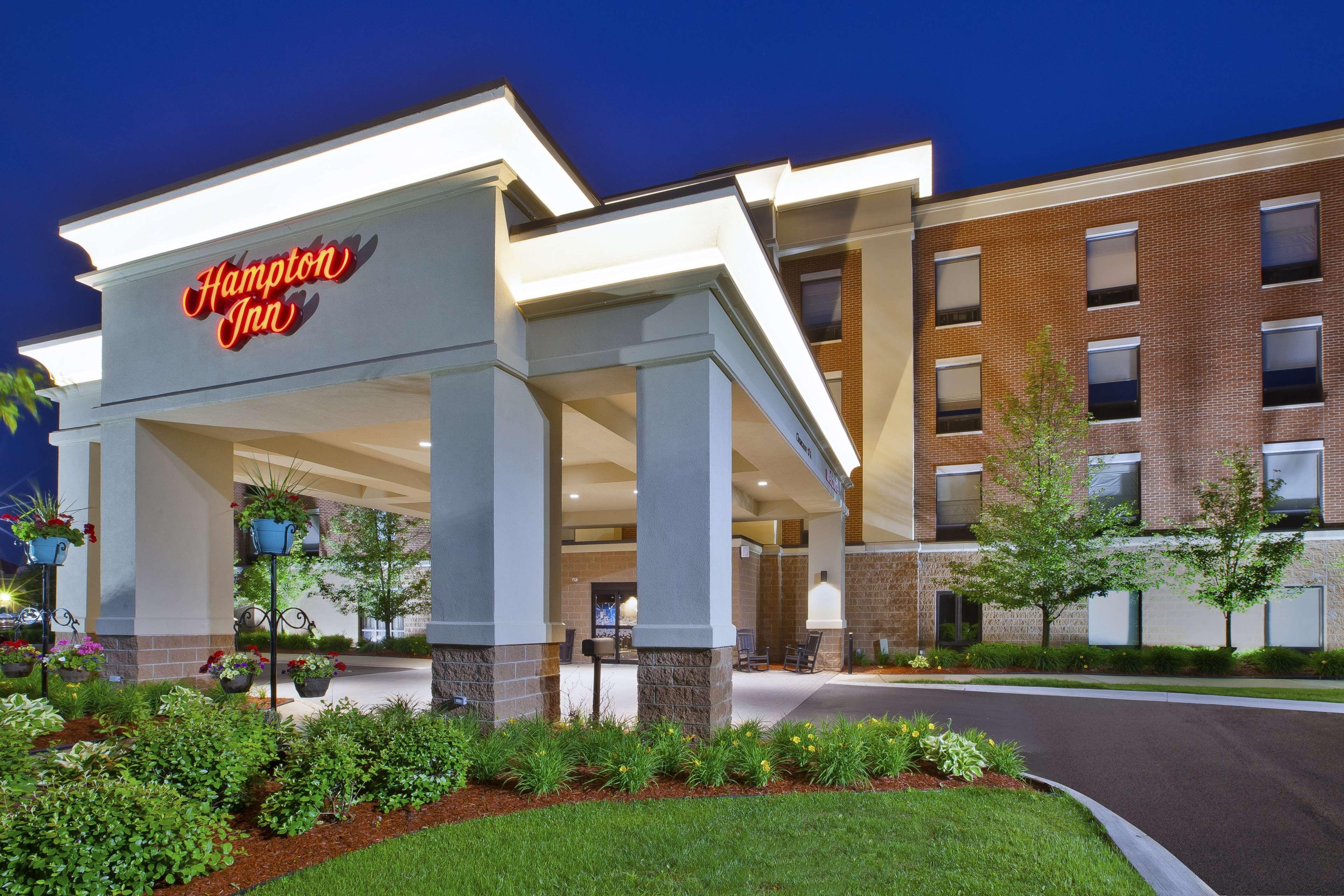 Hampton Inn Commerce/Novi Exterior photo
