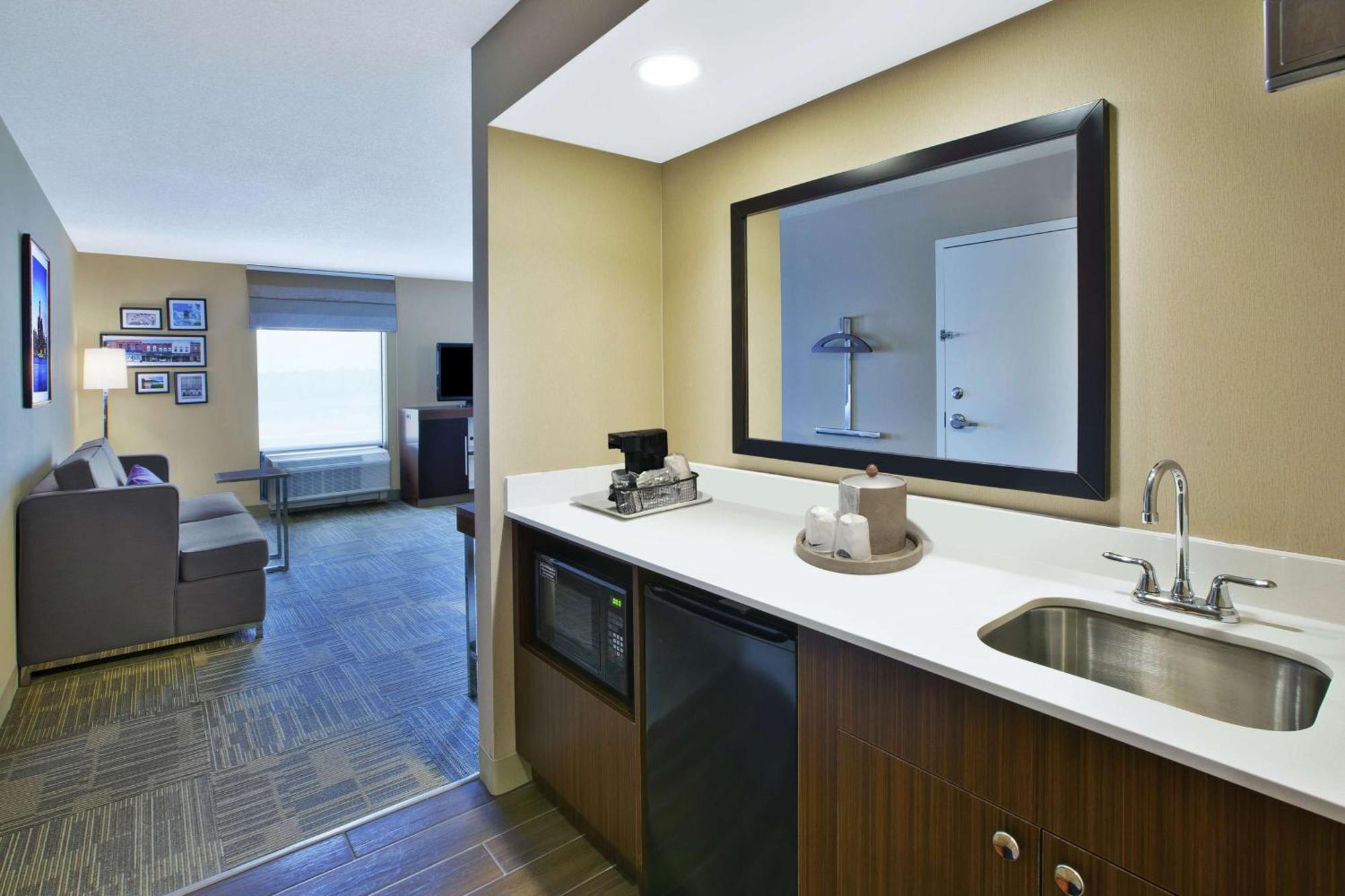 Hampton Inn Commerce/Novi Exterior photo
