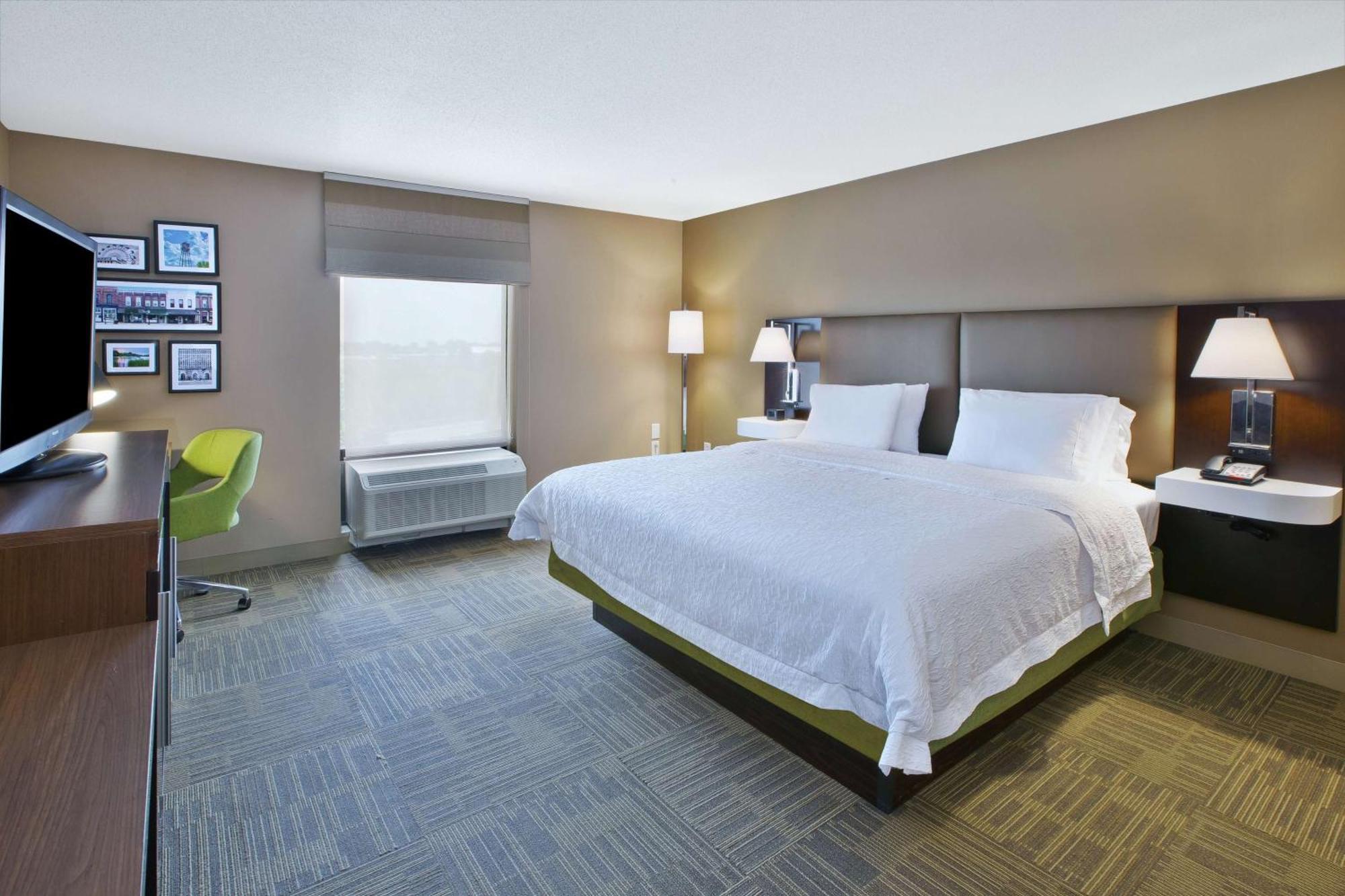 Hampton Inn Commerce/Novi Exterior photo