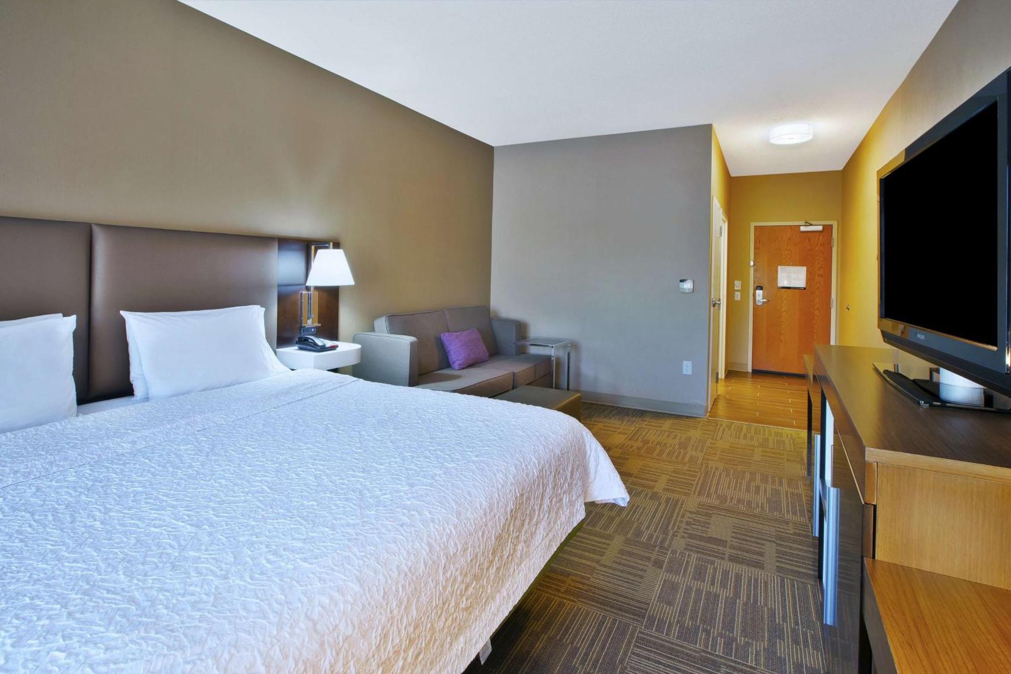 Hampton Inn Commerce/Novi Exterior photo